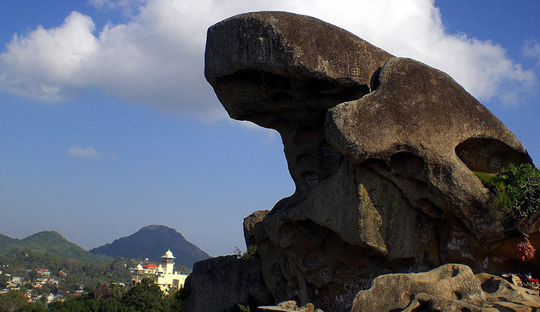 toad-rock-mount-abu-rajasthan-india